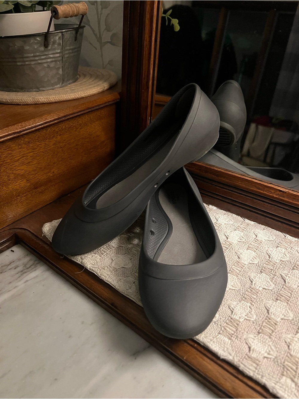 CROCS Classic‎ Lina Casual Slip On Summer Ballet Flats Dark Grey Women's Size 6